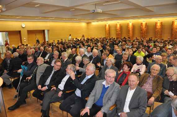 absolventen der hlbla sankt florian im festsaal der schule waehrend des geburtstagsfestes zum 50. geburtstag