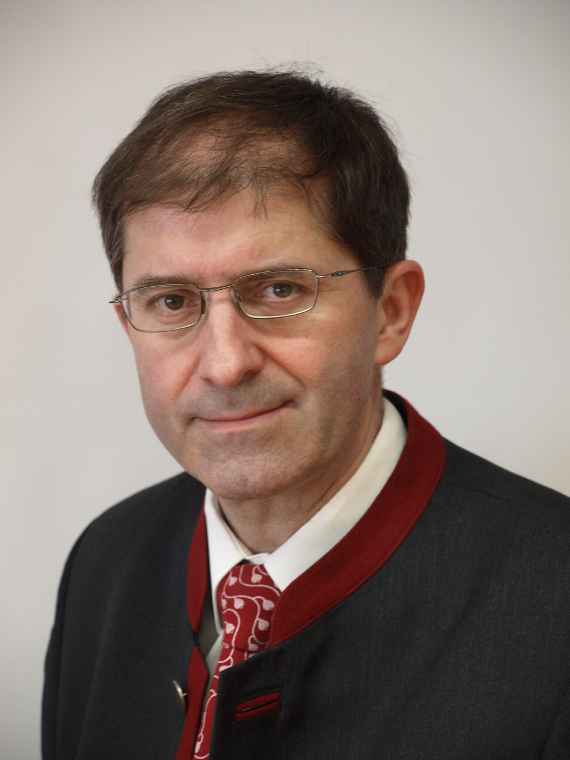 Portrait von Oberstudienrat Klaus Bckfrieder