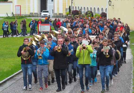 schuelerinnen und schueler im stift sankt florian