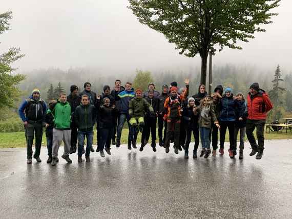 gruppenfoto der ersten jahrgaenge waehrend der kennenlerntage