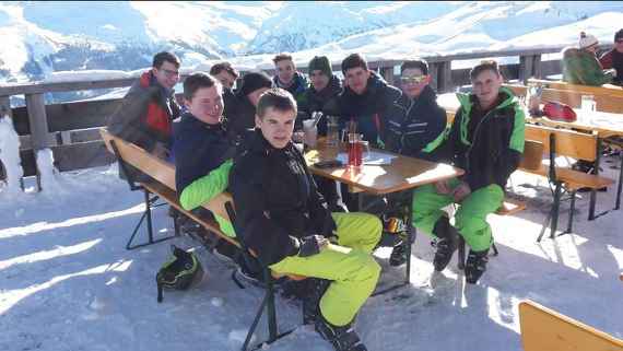 skikurs der 2. jahrgaenge-gruppenfoto