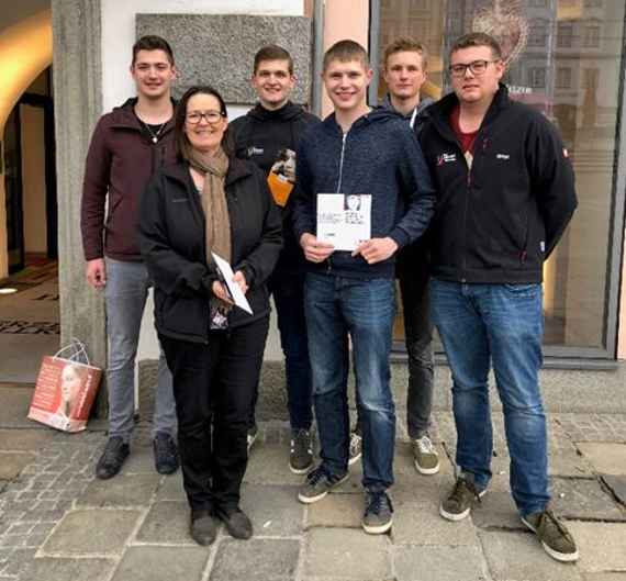 spende an das frauenhaus linz-gruppenfoto