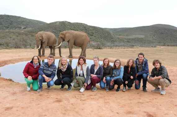 gruppenfoto von schuelerinnen und schueler waehrend des austauschprogrammes in suedafrika