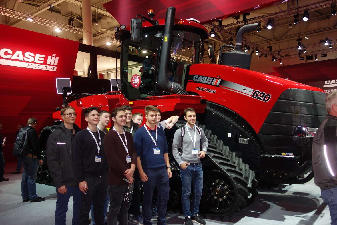 schueler auf der agritechnica in hannover 2019